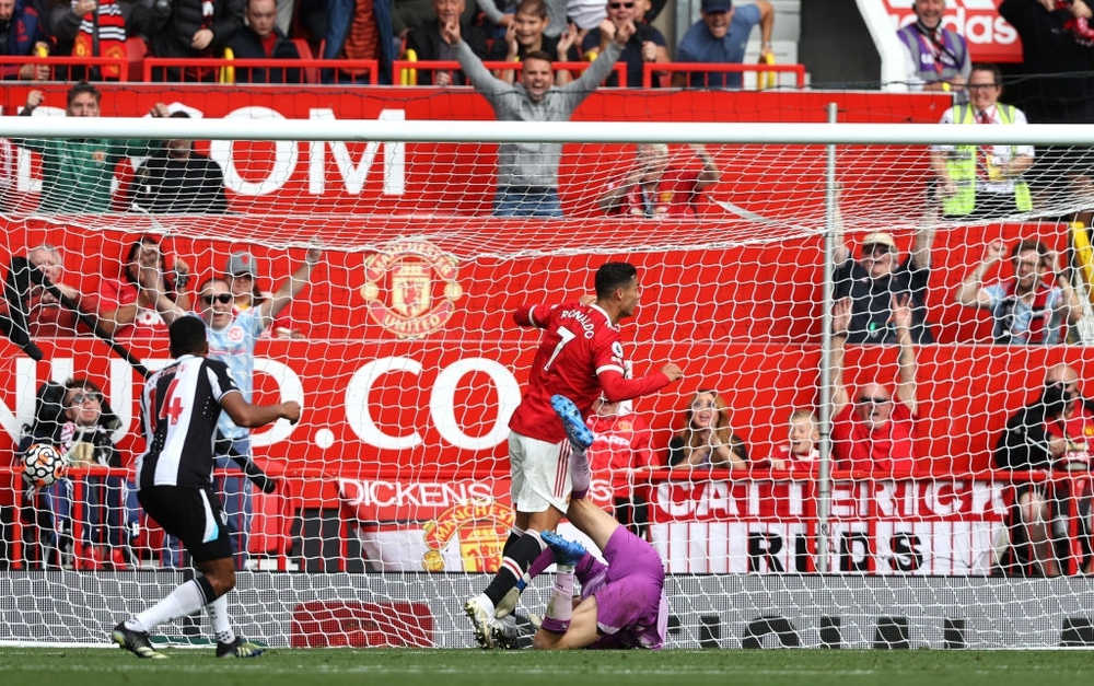 Ghi 2 bàn định đoạt trận đấu, Ronaldo đem về chiến thắng đậm đà siêu mãn nhãn cho Man United