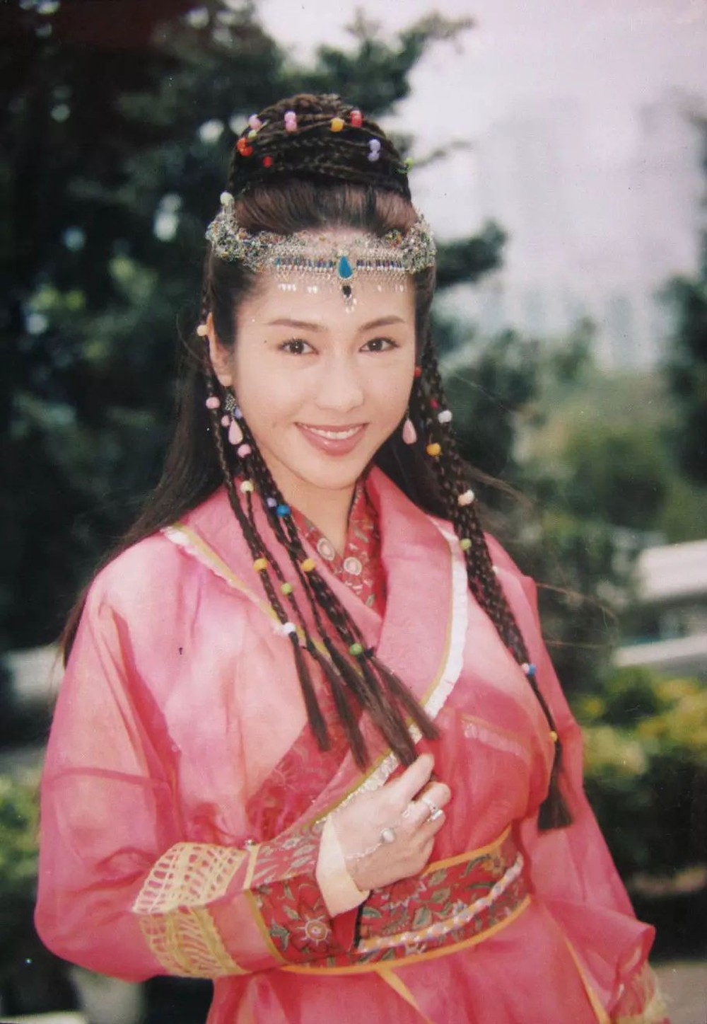 Triệu Mẫn Lê Tư ở tuổi 50: Thành bà chủ nghìn tỷ, sống bên chồng tàn tật trong biệt thự lộng lẫy như cung điện - Ảnh 1.