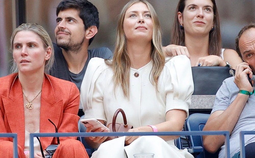 Hoa khôi Sharapova và dàn sao hạng A Hollywood chứng kiến Djokovic bật khóc, gục ngã "trước ngưỡng cửa thiên đường"