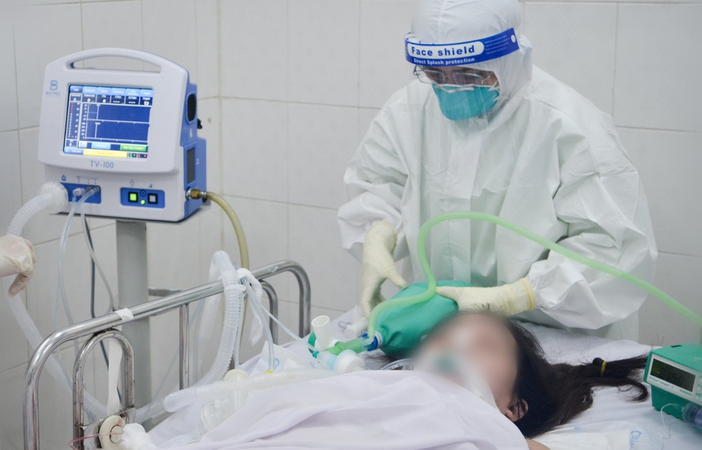 TP HCM: Số ca tử vong do COVID-19 giảm, chuyên gia dự đoán thời điểm thành phố sẽ ổn - Ảnh 3.