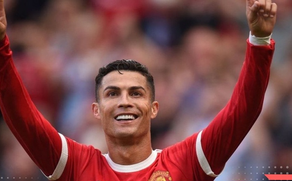 Bỏ xa Messi, Ronaldo đứng trước thời khắc lịch sử tại Champions League