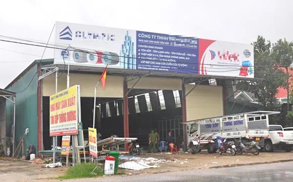 Chủ nhà máy bị cuốn vào máy cán tôn tử vong thương tâm