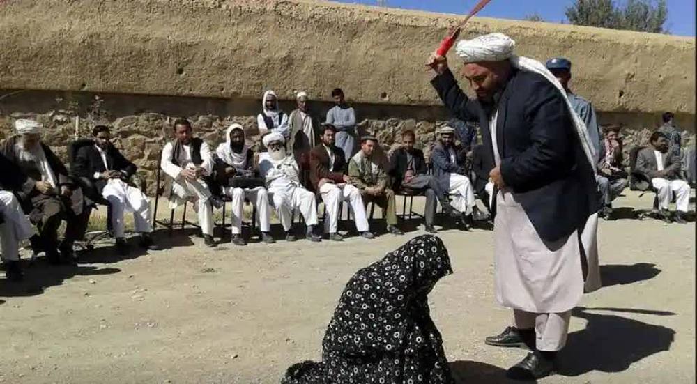 Địa ngục hà khắc thời Taliban: Hồi phục án phạt chặt tay, ném đá, tử hình như thời Trung Cổ - Ảnh 1.