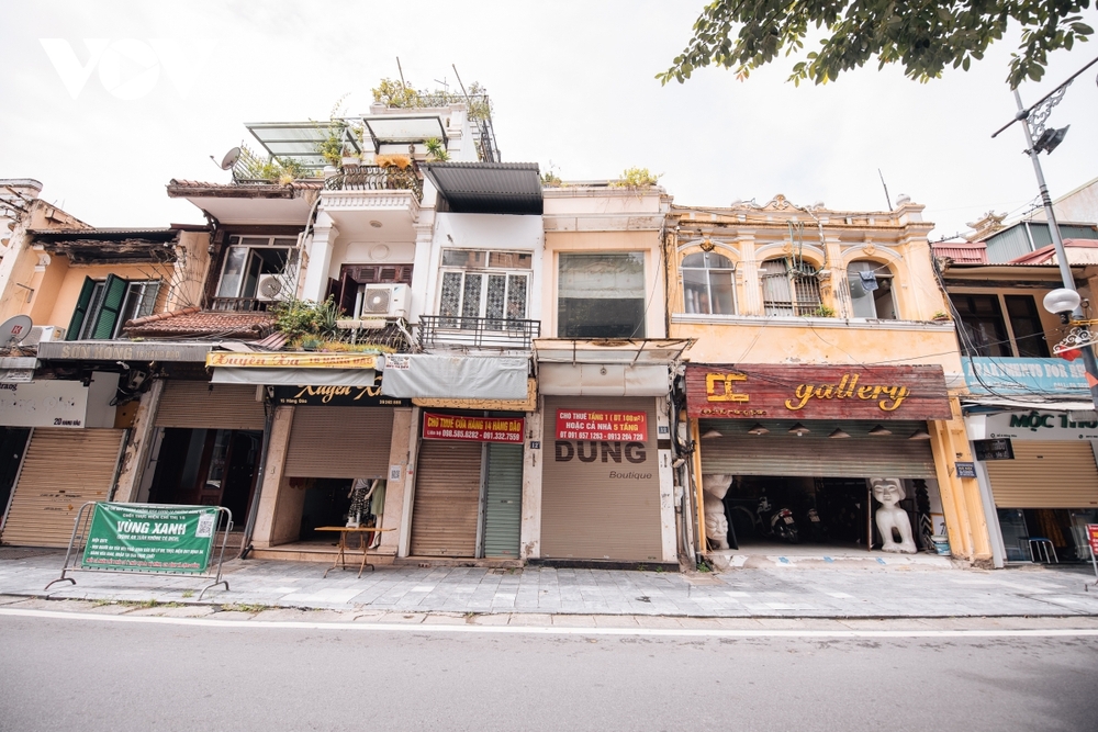 Các con phố buôn bán tại Hà Nội vẫn im lìm chờ ngày mở cửa trở lại - Ảnh 6.