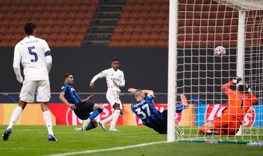 Bàn thắng phút 89 giúp Real Madrid đánh sập sào huyệt của Inter Milan - Ảnh 7.
