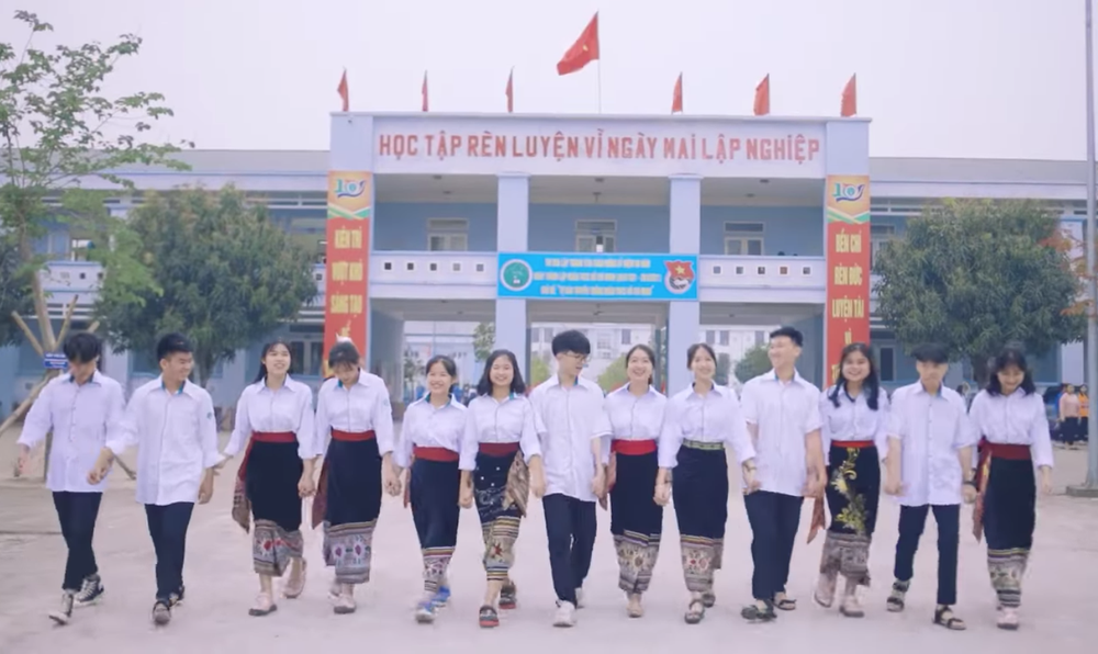 Trường dân tộc nội trú ở Nghệ An có trên 90% học sinh đỗ đại học, 36 em đạt trên 30 điểm - Ảnh 2.