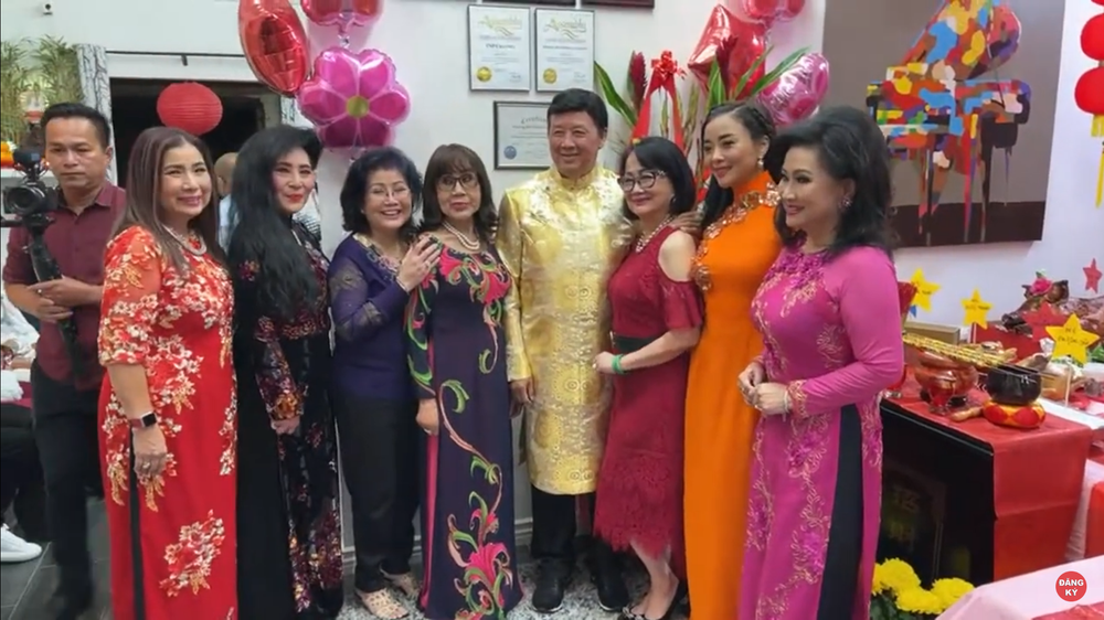 NSƯT Bảo Quốc: Nghệ sĩ phải cảm ơn khán giả đã cho mình chén cơm, cuộc sống - Ảnh 1. NSƯT Bảo Quốc: Nghệ sĩ phải cảm ơn khán giả đã cho mình chén cơm, cuộc sống - Ảnh 1.