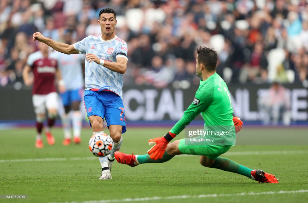 Ronaldo bùng nổ, De Gea cản 11m, Man United đánh bại West Ham với kịch bản nghẹt thở - Ảnh 4.