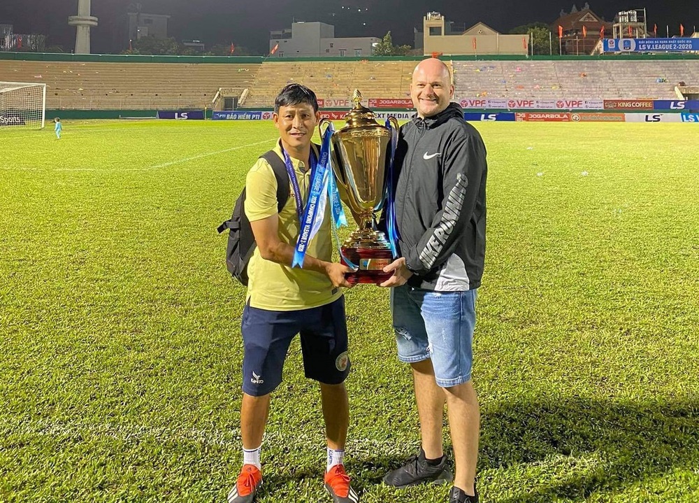 Chuyên gia châu Âu chê V.League nghiệp dư vì chi tiết lạ đời, sự thật đằng sau ra sao? - Ảnh 5. Chuyên gia châu Âu chê V.League nghiệp dư vì chi tiết lạ đời, sự thật đằng sau ra sao? - Ảnh 5.