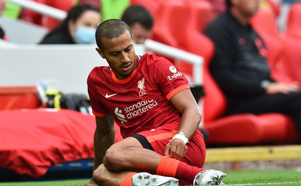 Đá 5 trận mất nửa đội hình, CĐV Liverpool kêu trời kêu đất