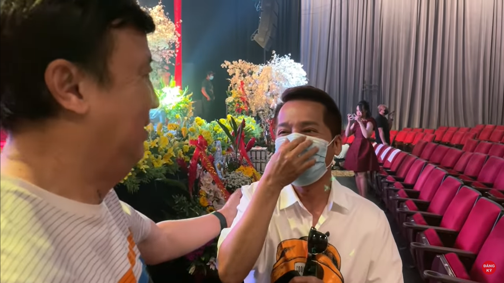 Tôi là người sung sướng khi được cắm 3 cây nhang đầu tiên ngày giỗ Tổ, dù ở Mỹ hay Việt Nam - Ảnh 4. Tôi là người sung sướng khi được cắm 3 cây nhang đầu tiên ngày giỗ Tổ, dù ở Mỹ hay Việt Nam - Ảnh 4.
