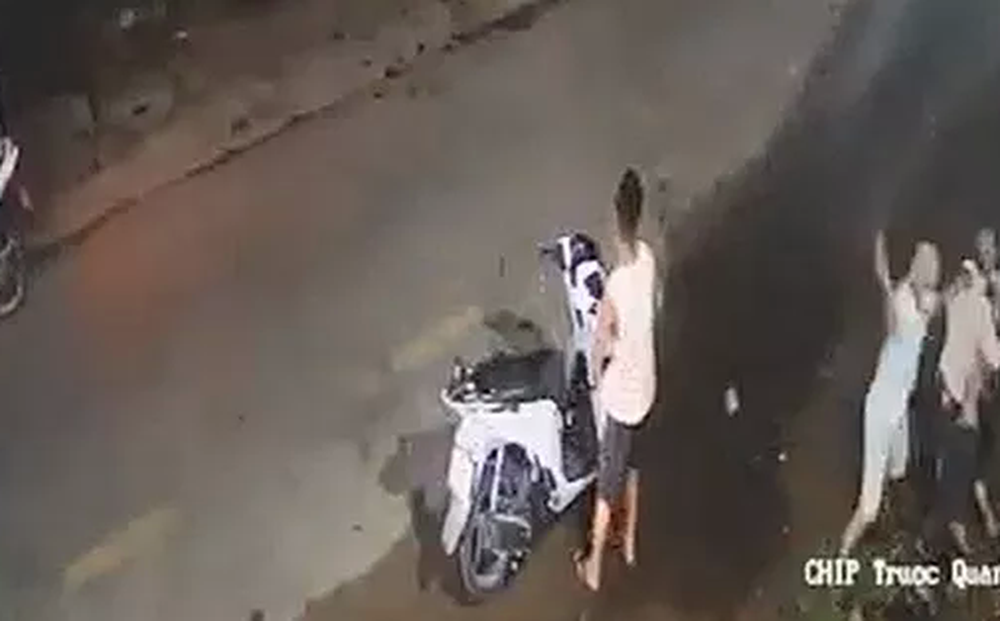CLIP: Nhóm thanh niên đánh nhau "như phim" ở Quảng Nam