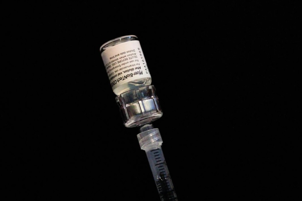 Mỹ chính thức phê duyệt liều vaccine COVID-19 tăng cường cho một số đối tượng - Ảnh 1.