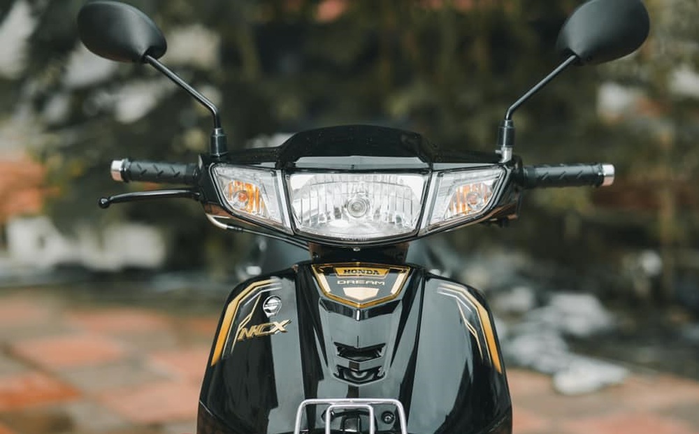 Cận cảnh Honda Dream 2022 cập bến đại lý, giá không ngờ Cận cảnh Honda Dream 2022 cập bến đại lý, giá không ngờ