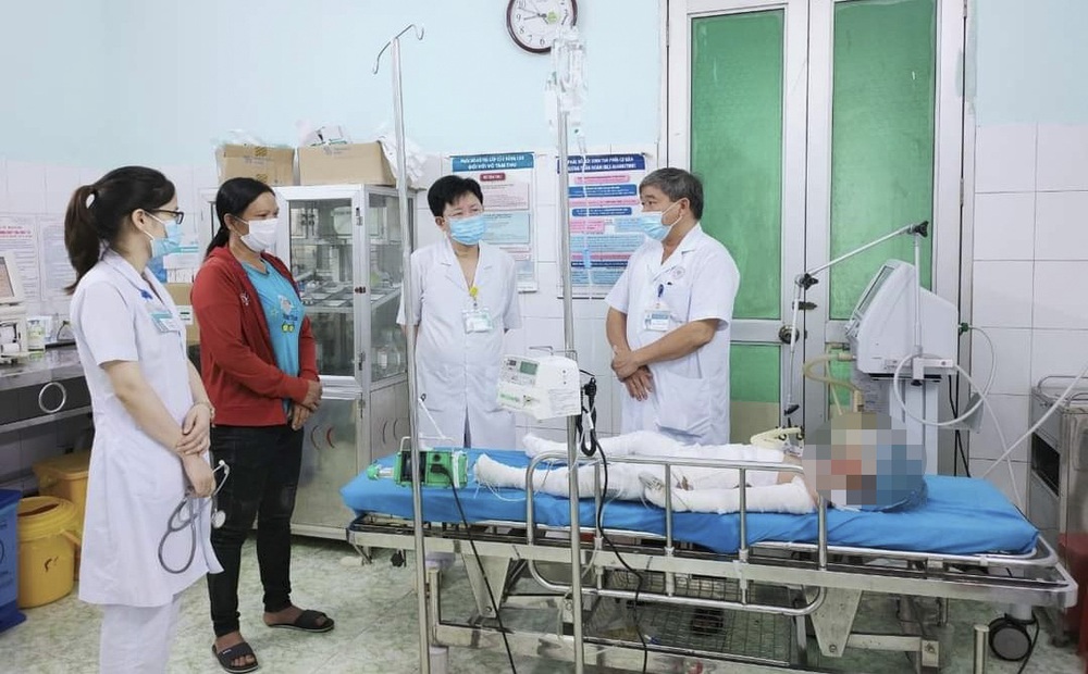 Bé gái 7 tuổi bỏng nặng không qua khỏi, vụ cháy nhà ở Tuyên Quang đã có 4 bố con tử vong