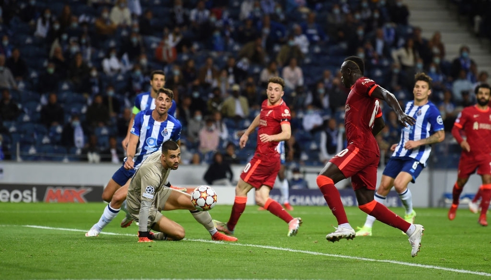 Tam tấu Salah - Mane - Firmino thay nhau lập công, Liverpool đại thắng 5-1 ở Champions League - Ảnh 9.