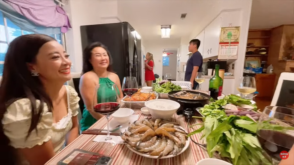 Con gái Bảo Quốc: Vợ chồng tôi mới qua Mỹ, không có nhà, phải ở trong căn phòng nhỏ xíu - Ảnh 4. Con gái Bảo Quốc: Vợ chồng tôi mới qua Mỹ, không có nhà, phải ở trong căn phòng nhỏ xíu - Ảnh 4.