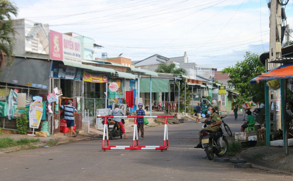 Bỏ 'lọt' xét nghiệm ở vùng đỏ dẫn đến 11 người trong gia đình thành F0: Chủ tịch tỉnh chỉ đạo 'khẩn'