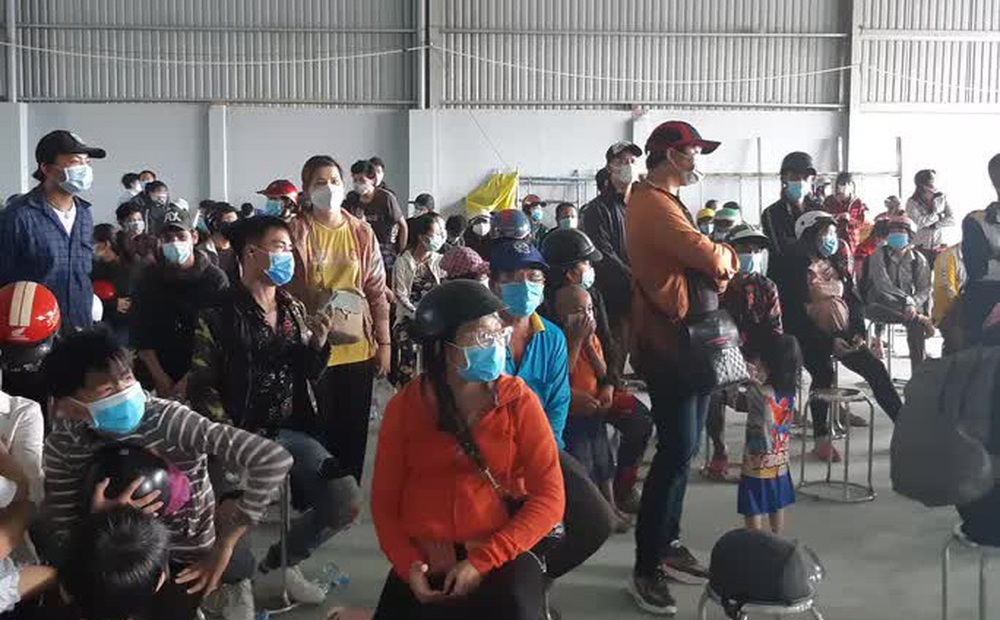Công nhân ùn ùn về quê, lãnh đạo Long An ra đối thoại