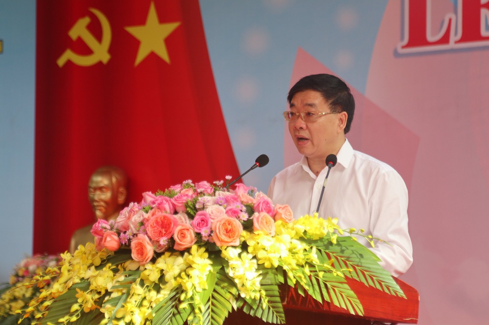 Hơn 1 triệu học sinh ở Xứ Nghệ đón khai giảng đặc biệt qua điện thoại và tivi - Ảnh 2.