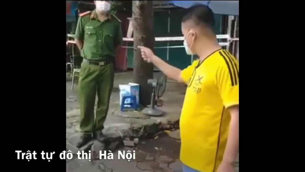 Tự xưng là giảng viên đại học, người đàn ông chửi bới, lăng mạ cán bộ trực chốt: Ra đây tao bảo - Ảnh 1. Tự xưng là giảng viên đại học, người đàn ông chửi bới, lăng mạ cán bộ trực chốt: Ra đây tao bảo - Ảnh 1.