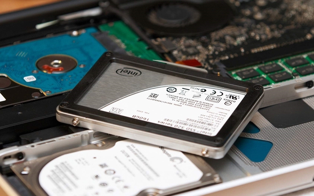 Chọn mua laptop cho con em mình học online, cần lưu ý những tiêu chí gì: Chuyên gia IT đưa lời khuyên cực kỳ đáng giá - Ảnh 1. Chọn mua laptop cho con em mình học online, cần lưu ý những tiêu chí gì: Chuyên gia IT đưa lời khuyên cực kỳ đáng giá - Ảnh 1.
