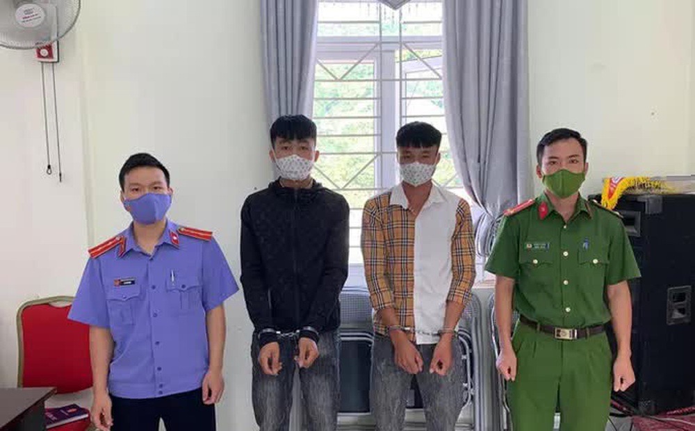 Nhìn "ngứa mắt" lúc uống rượu, 2 thanh, thiếu niên đánh bạn trọng thương