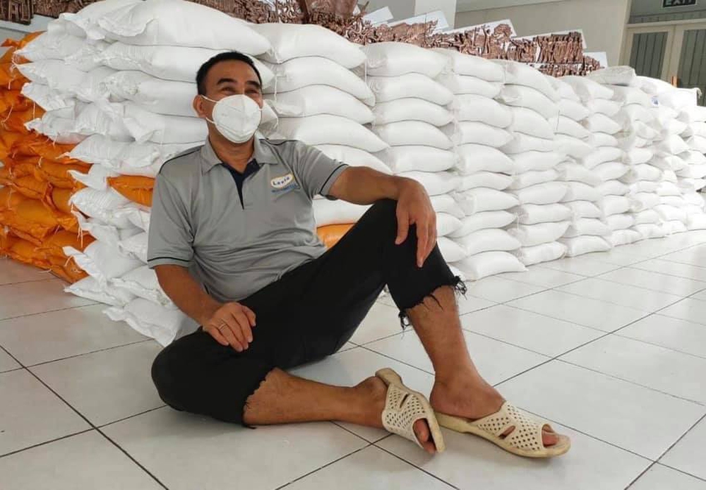 Quyền Linh: Đi từ thiện phải ngủ trên xe, xin ngủ ở chùa không dám về nhà tiếp xúc vợ con - Ảnh 3. Quyền Linh: Đi từ thiện phải ngủ trên xe, xin ngủ ở chùa không dám về nhà tiếp xúc vợ con - Ảnh 3.
