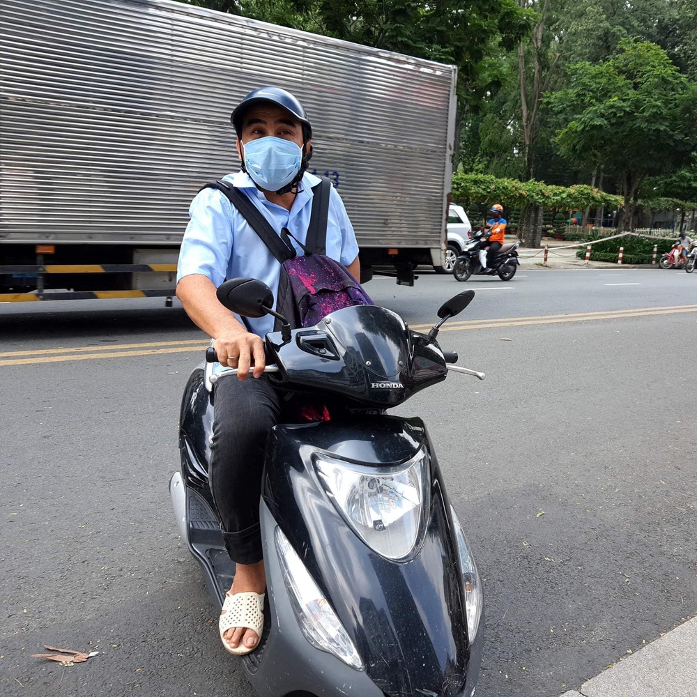 Quyền Linh: Đi từ thiện phải ngủ trên xe, xin ngủ ở chùa không dám về nhà tiếp xúc vợ con - Ảnh 8. Quyền Linh: Đi từ thiện phải ngủ trên xe, xin ngủ ở chùa không dám về nhà tiếp xúc vợ con - Ảnh 8.