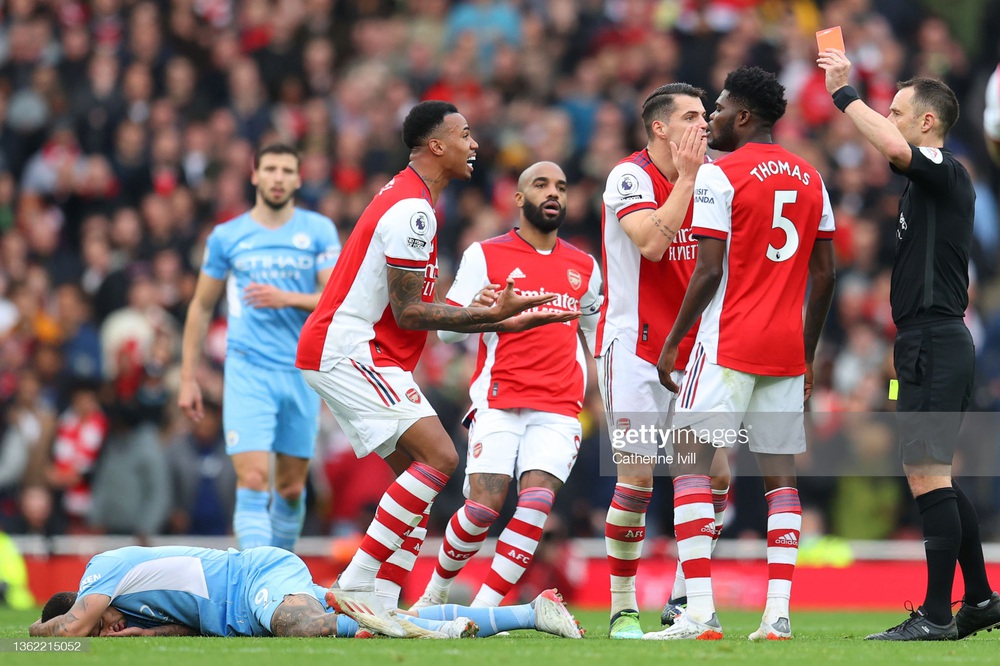 Ngược dòng đánh bại hi vọng cuối cùng, Man City gieo sầu cho Premier League - Ảnh 2.