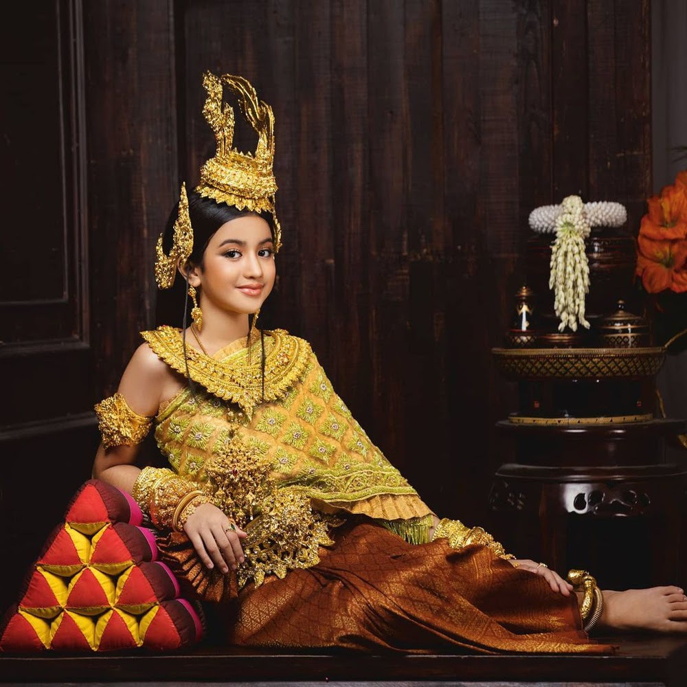 Tiểu công chúa Campuchia mới 10 tuổi đã lộ rõ nét đẹp xứng tầm mỹ nhân - Ảnh 2.