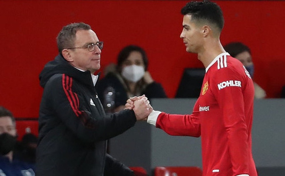 Ronaldo lên tiếng bảo vệ Rangnick: Hãy cho Ralf thêm thời gian!