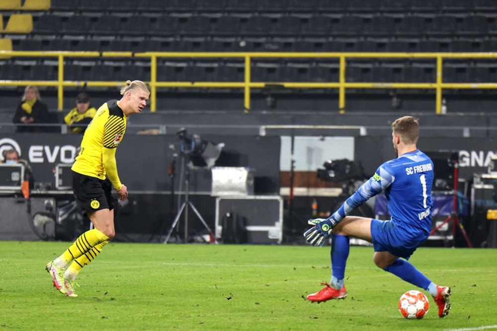 Haaland lập cú đúp giúp Dortmund áp sát ngôi đầu bảng - Ảnh 7.