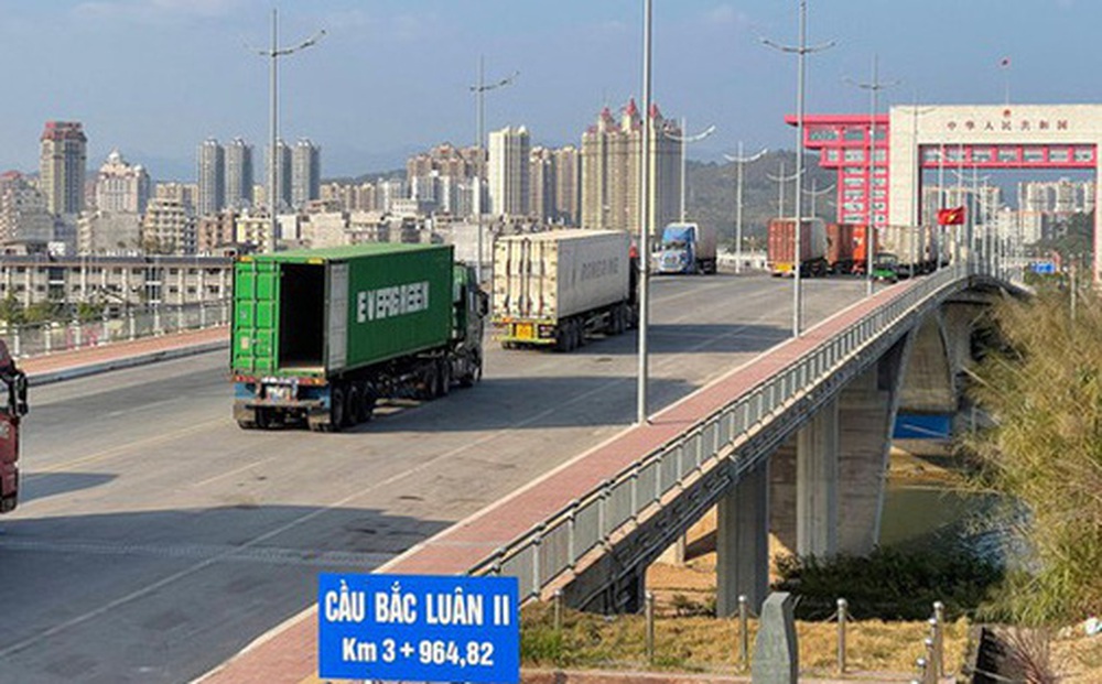 Móng Cái dừng tiếp nhận xe chở hoa quả, thuỷ sản đông lạnh