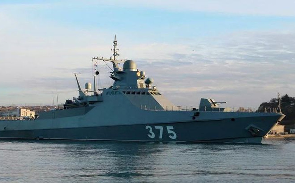 Tàu chiến Nga 'tàng hình' tiếp cận bờ biển của Vương quốc Anh