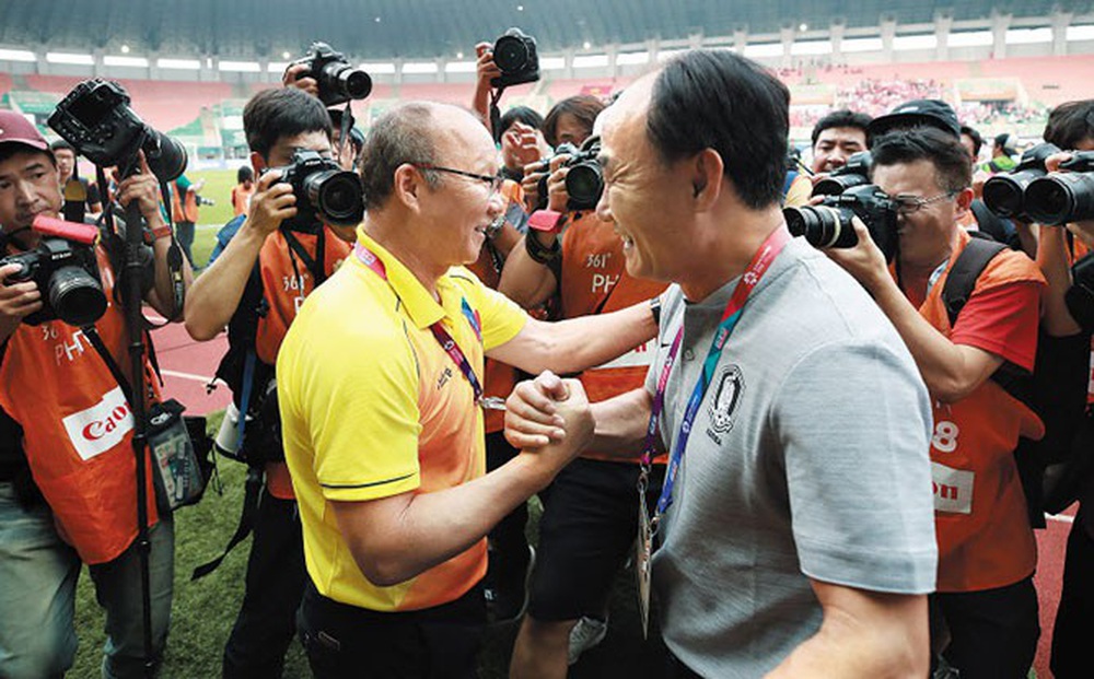Sau ký ức tủi hổ trước tuyển Việt Nam, Malaysia sắp sở hữu HLV từng khiến thầy Park ôm hận