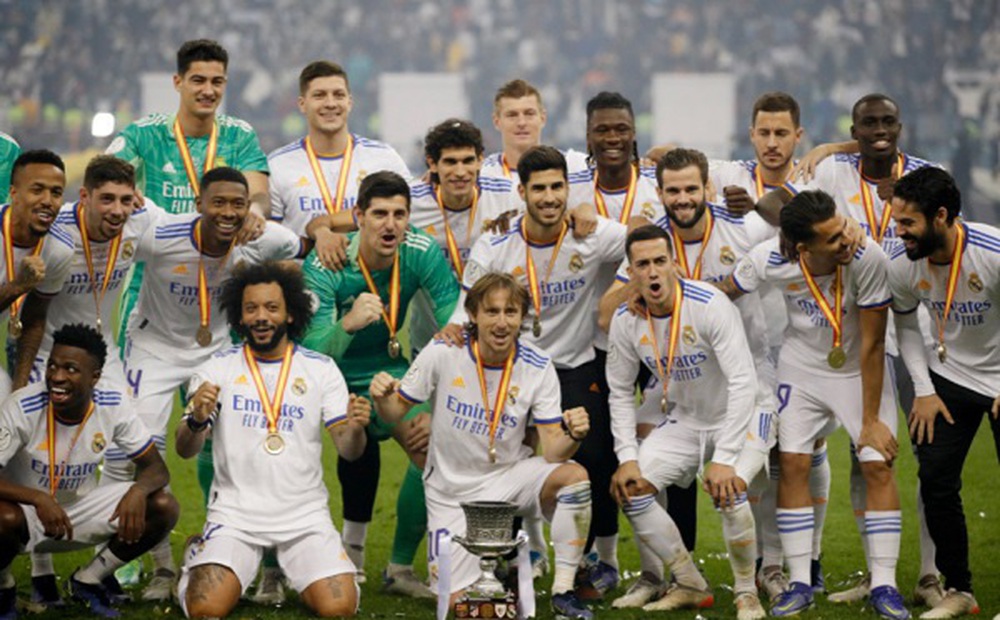 Cùng Real nâng cúp, Hazard mặt buồn như 'đưa đám'