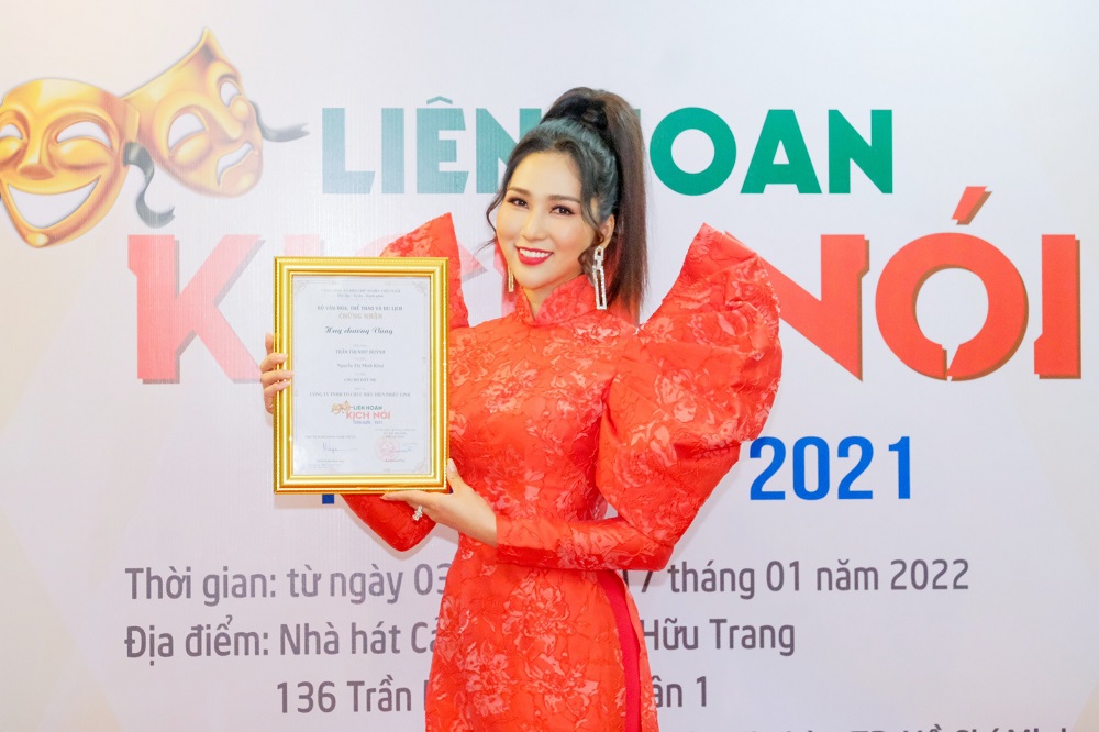 Diễn viên Như Huỳnh đoạt huy chương vàng Liên hoan kịch nói toàn quốc 2021 - Ảnh 3.