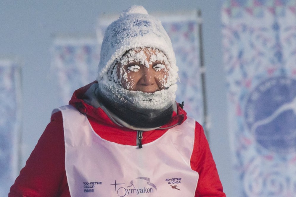  Vận động viên tham gia cuộc thi marathon lạnh nhất thế giới - Ảnh 2.