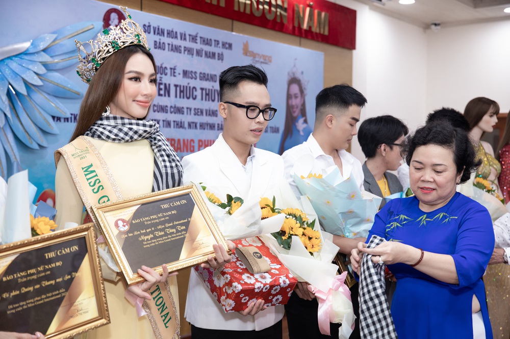 Trang phục thi hoa hậu của Thùy Tiên được tặng lại cho bảo tàng - Ảnh 6.