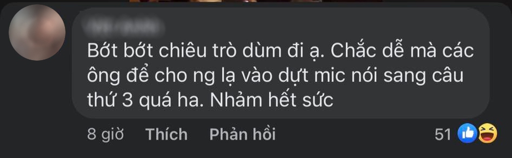 Diễm My, Nhã Phương hoảng hốt khi người đàn ông lạ lên sân khấu giật micro, gào khóc - Ảnh 4.