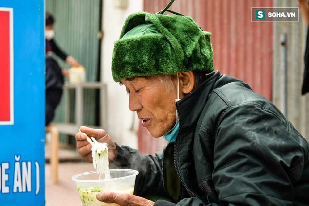 Bác sĩ nha khoa bỏ phòng khám đi bán phở... 2 nghìn đồng/bát - Ảnh 1.