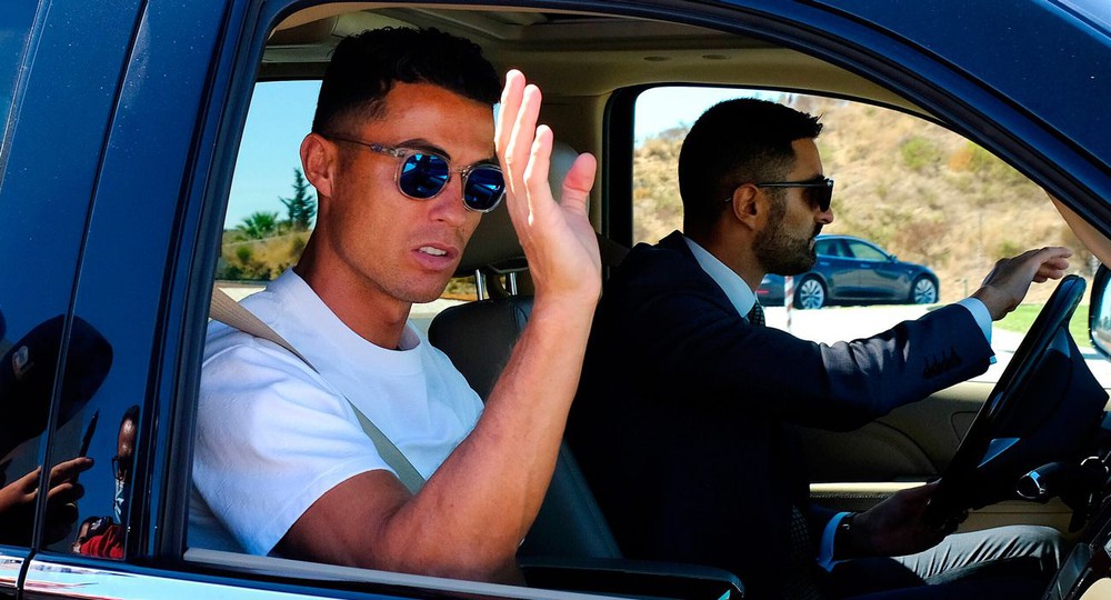 Chuyển nhượng bóng đá 6/1: Ronaldo khiến tất cả ‘ngã ngửa’ với bến đỗ mới? - Ảnh 1. Chuyển nhượng bóng đá 6/1: Ronaldo khiến tất cả ‘ngã ngửa’ với bến đỗ mới? - Ảnh 1.