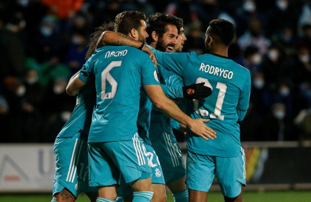 Bất ngờ lép vế trước đối thủ hạng 3, Real Madrid vẫn kịp bừng tỉnh để giành vé vào vòng 1/8 Copa del Rey - Ảnh 12.