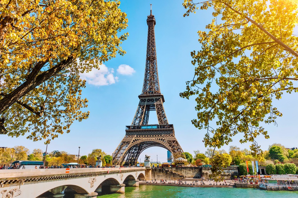 Tháp Eiffel ở đâu, xây dựng năm nào và bí mật được khắc ở chân tháp - Ảnh 1.
