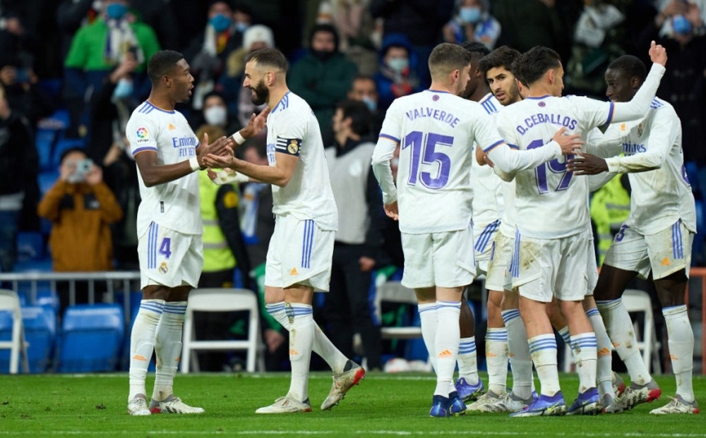 Real Madrid đại thắng trong ngày Benzema cán mốc 300 bàn