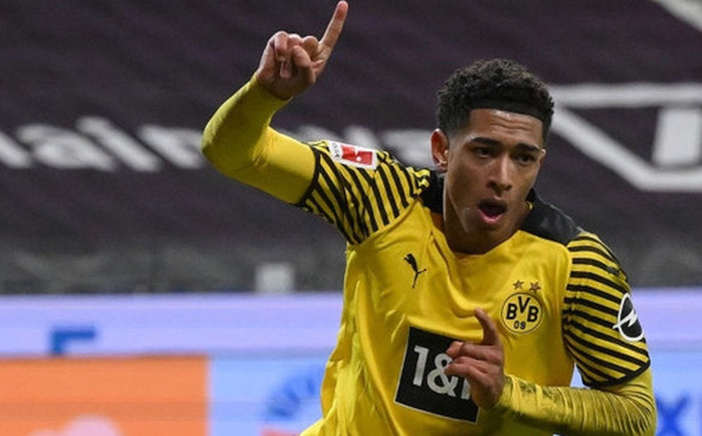 Dortmund lội ngược dòng không tưởng ở trận đầu tiên trong năm 2022