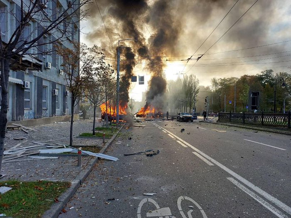 Ukraine: Hàng loạt vụ nổ lớn ở thủ đô Kiev - Ảnh 4.