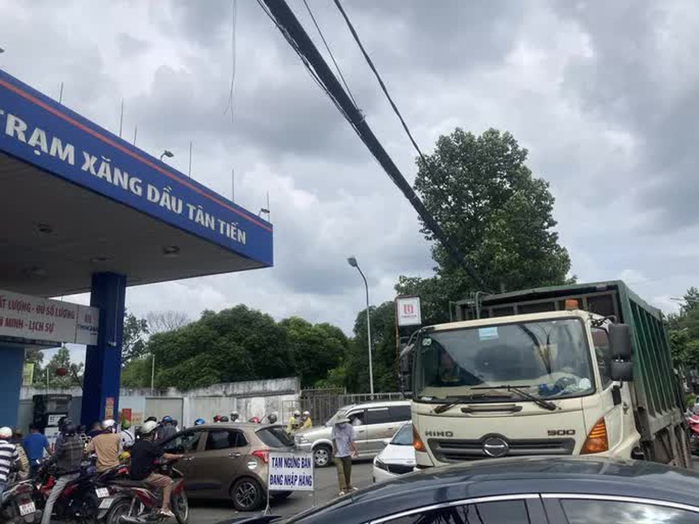 Biển báo hết xăng độc nhất vô nhị ở Đồng Nai