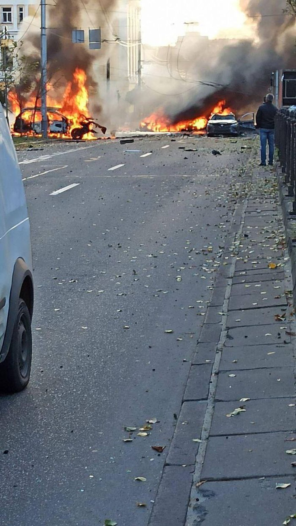 Ukraine: Hàng loạt vụ nổ lớn ở thủ đô Kiev - Ảnh 3.